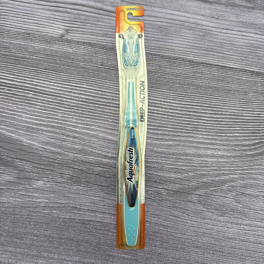 VTG Aquafresh Deep-Action Medium Bristles (55) Toothbrush Gumline Reach Flexible